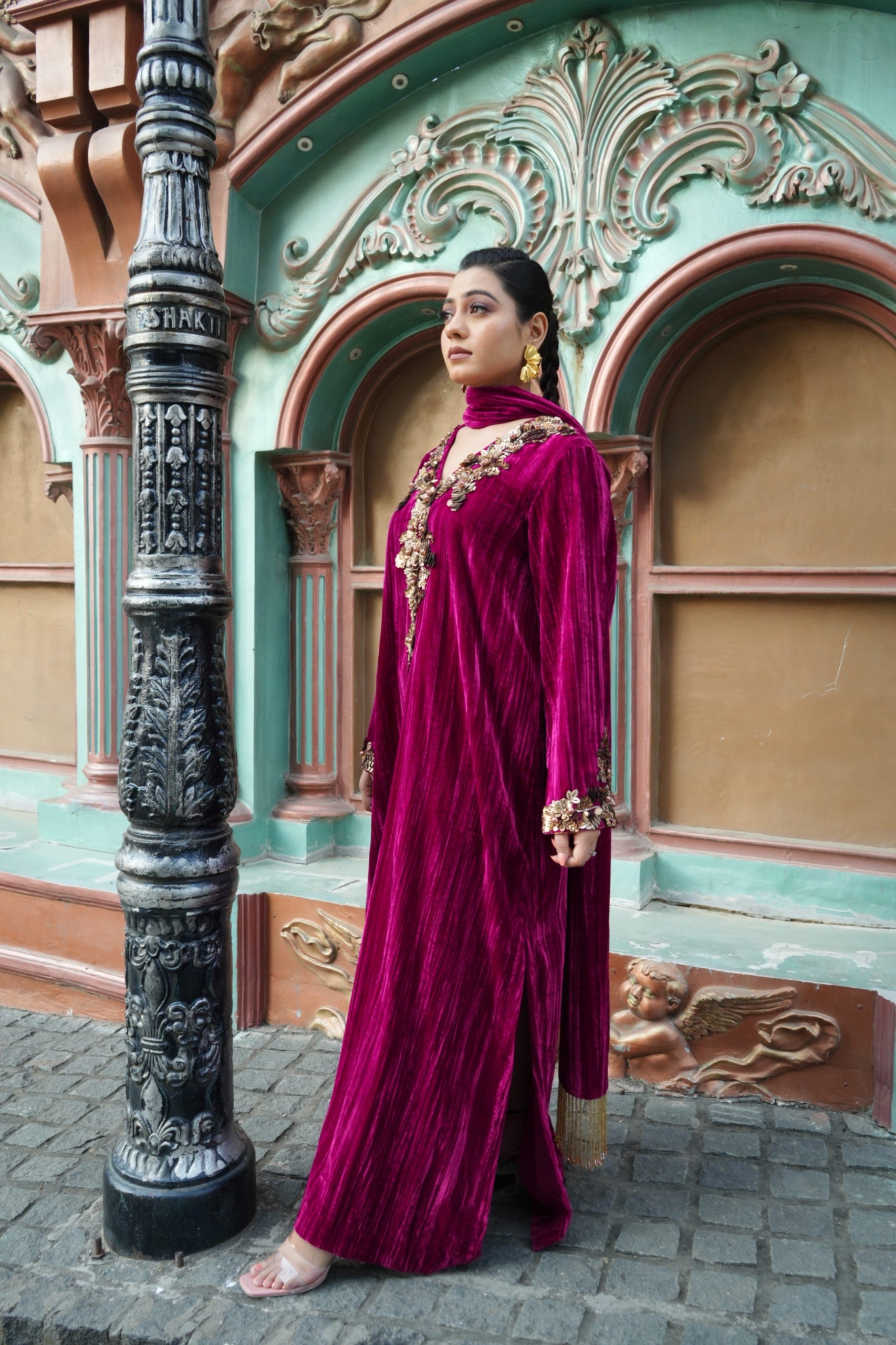 Crinkle velvet choga with stole