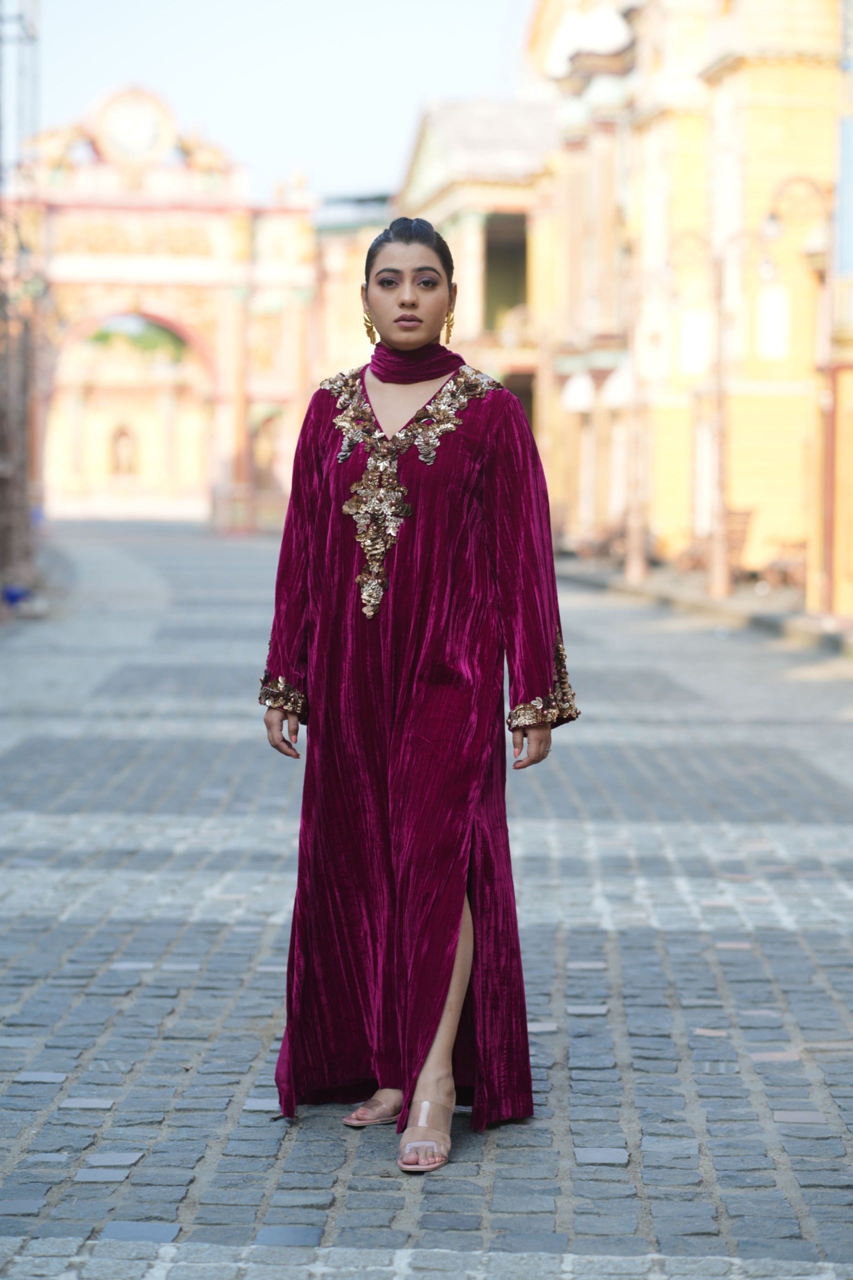 Crinkle velvet choga with stole